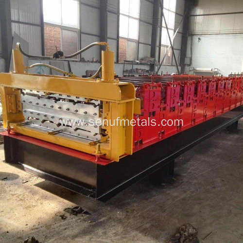 Corrugated roof panel forming machine